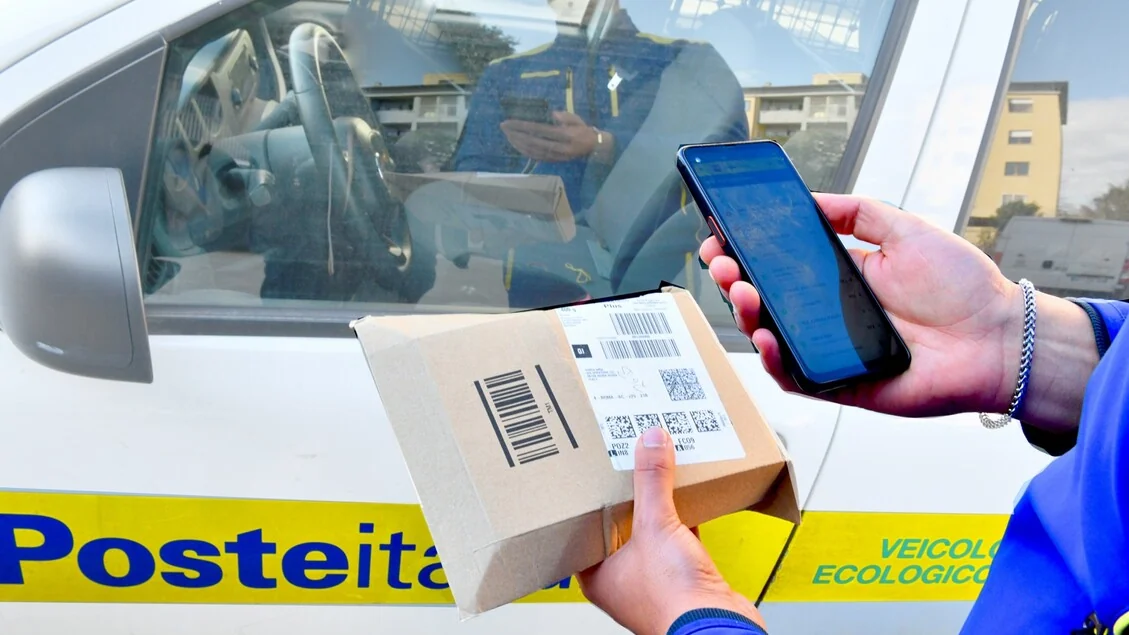 Slitta al primo ottobre la tassa sui pacchi, sarà di due euro