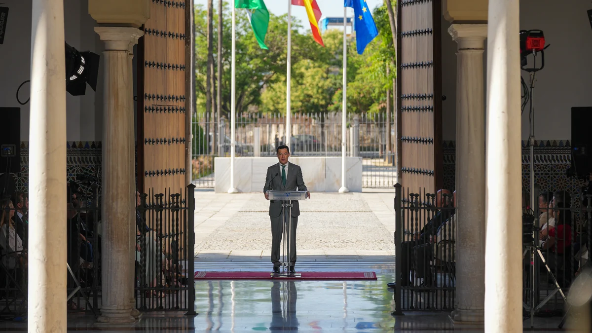 Juanma Moreno nombra un gobierno de continuidad, pensado para contrarrestar el peso de Vox y en el que sale reforzado Antonio Sanz