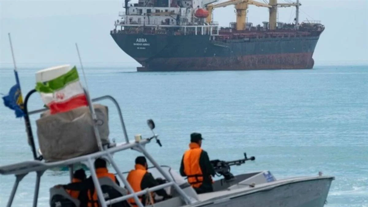 Irán dice que Ormuz "permanecerá cerrado" hasta que cesen los ataques de EEUU