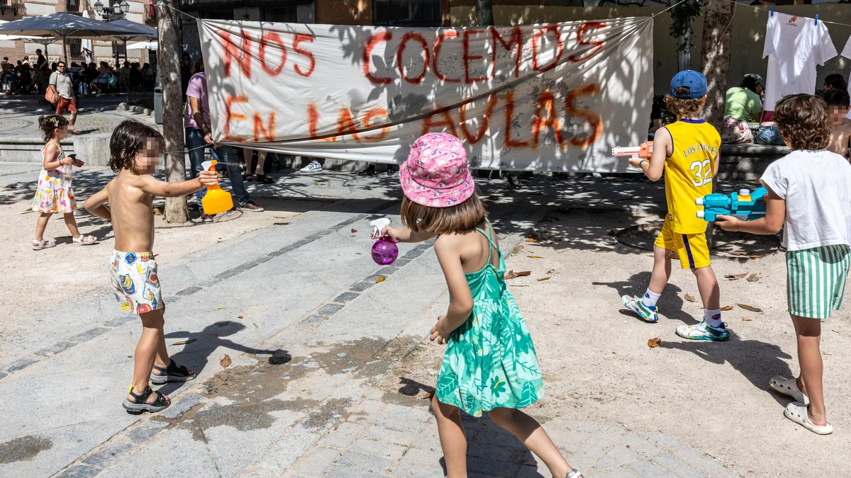 El calor extremo en las aulas obliga a las familias a pagar apaños ante la falta de soluciones: “Solo el 1% de los colegios públicos está climatizado”