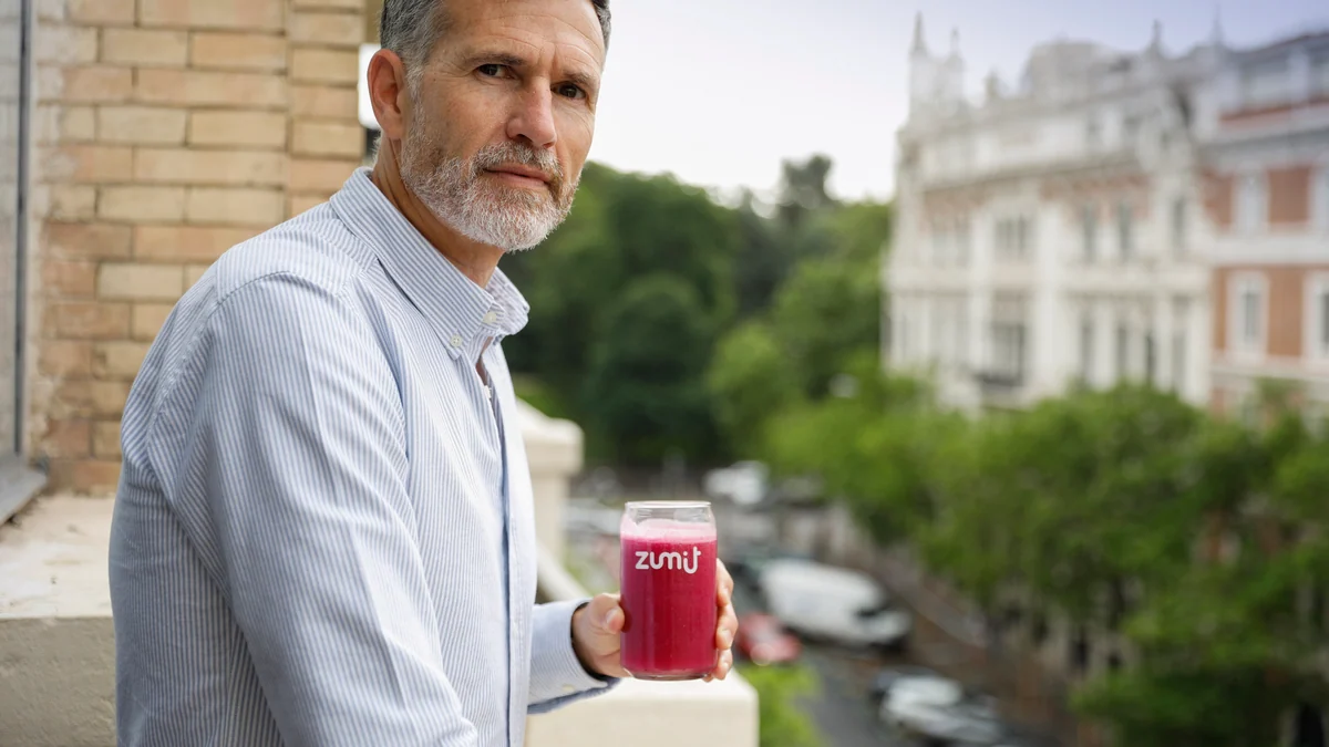 Eduardo Mengs, empresario de zumos de fruta 100%: "No te puedes tomar cinco smoothies al día ni 10 piezas de fruta"