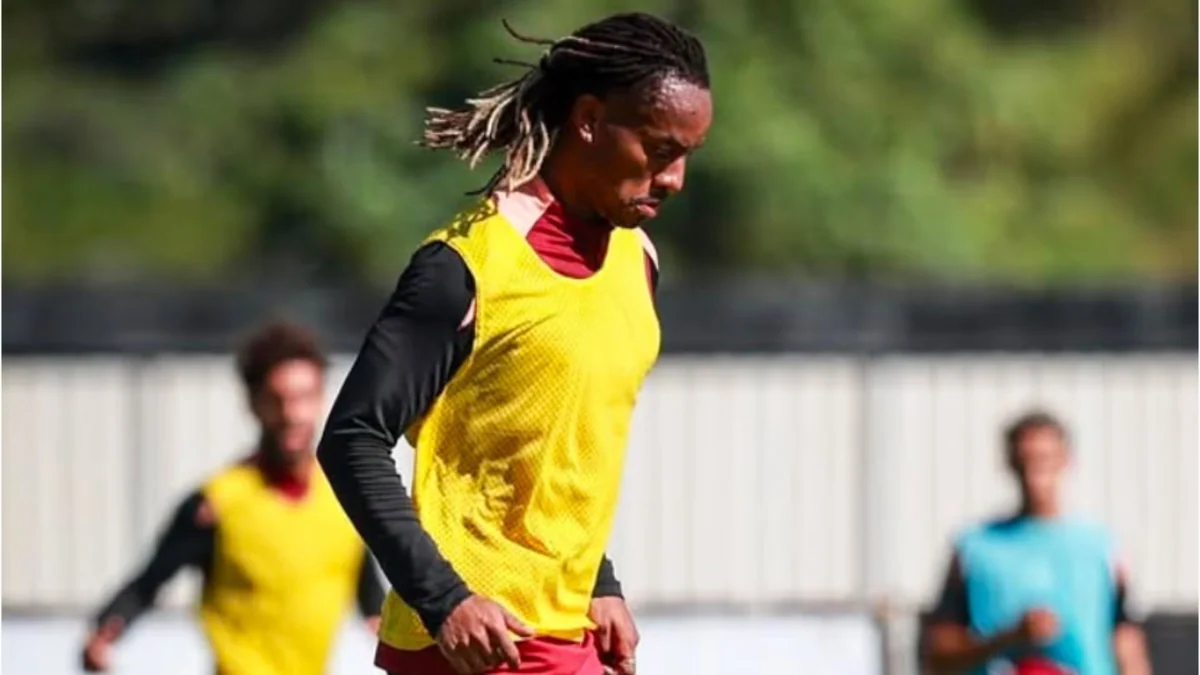 André Carrillo se reintegra a los entrenamientos del Corinthians después de un periodo de descanso adicional