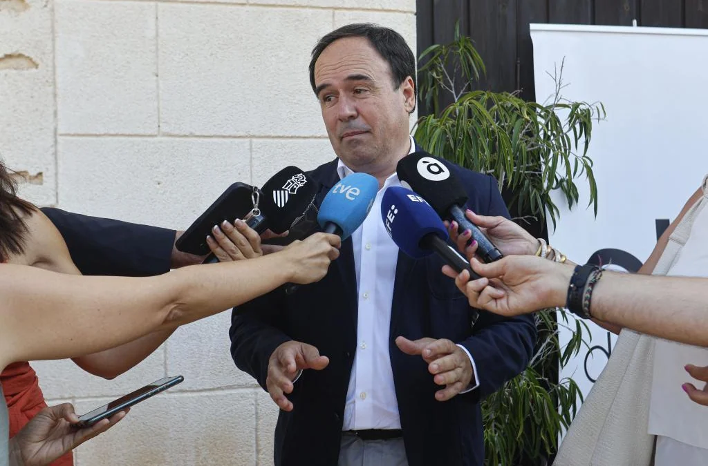 La Generalitat pide la suspensión cautelar de la regularización masiva de inmigrantes tras la advertencia del Supremo