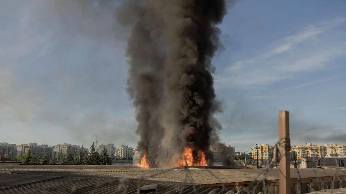 Guerra Ucraina - Russia, le news di oggi. Attacchi sulla Russia: colpiti depositi petroliferi