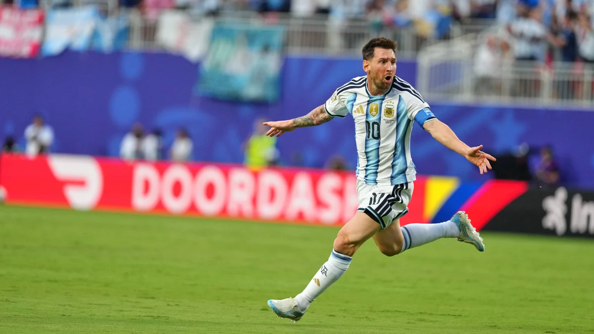 Leo Messi, el mito continúa con un triplete monumental a Argelia