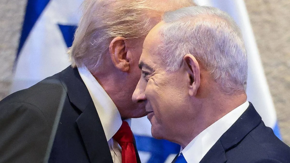 Trump abronca a Netanyahu: "¡¿Qué coño estás haciendo? Estás jodidamente loco, estarías en prisión si no fuera por mí. Te estoy salvando el culo. Todos odian a Israel por esto"