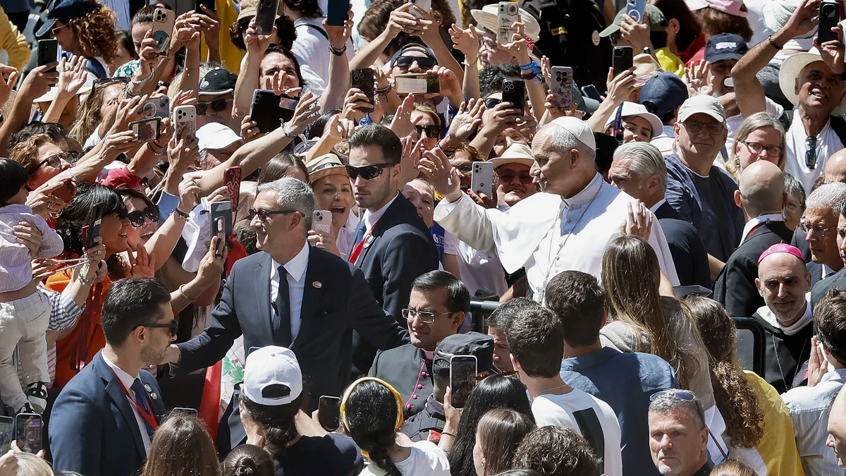 El catalán se impone en Montserrat durante la visita de León XIV, que se encomienda a la Moreneta: "Que nos enseñe a renunciar a palabras hirientes"