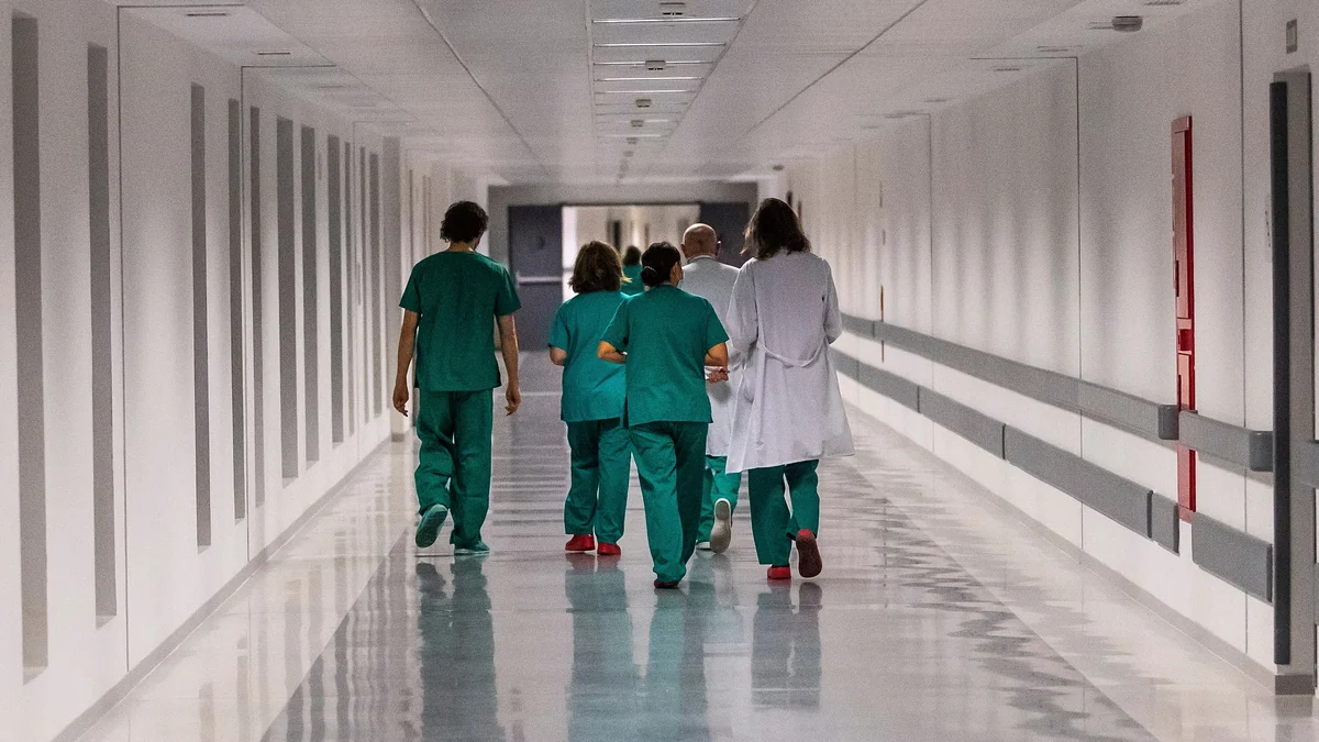 La relación entre las bajas laborales y las listas de espera sanitarias pone el foco sobre las comunidades autónomas