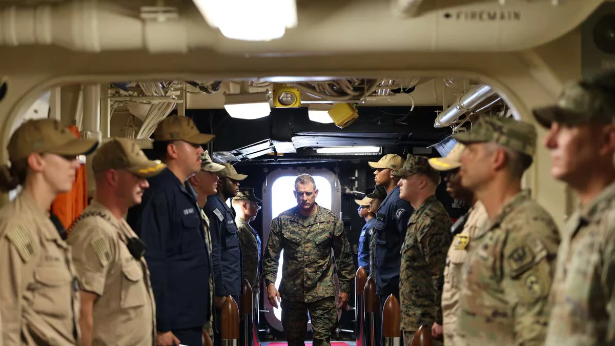 El jefe del Comando Sur de Estados Unidos supervisó en Venezuela las operaciones de asistencia humanitaria tras los terremotos