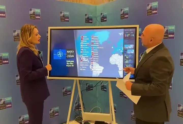 Hangi lider çantasında ne getiriyor?