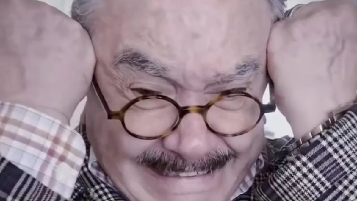 Siguen las burlas contra Pedro Sola, Eugenio Derbez lanza cómico video contra el presentador