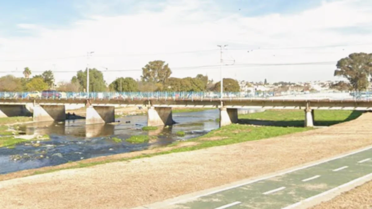 Encontraron un cuerpo en el cauce de un río en Córdoba e intentan determinar las causas de la muerte
