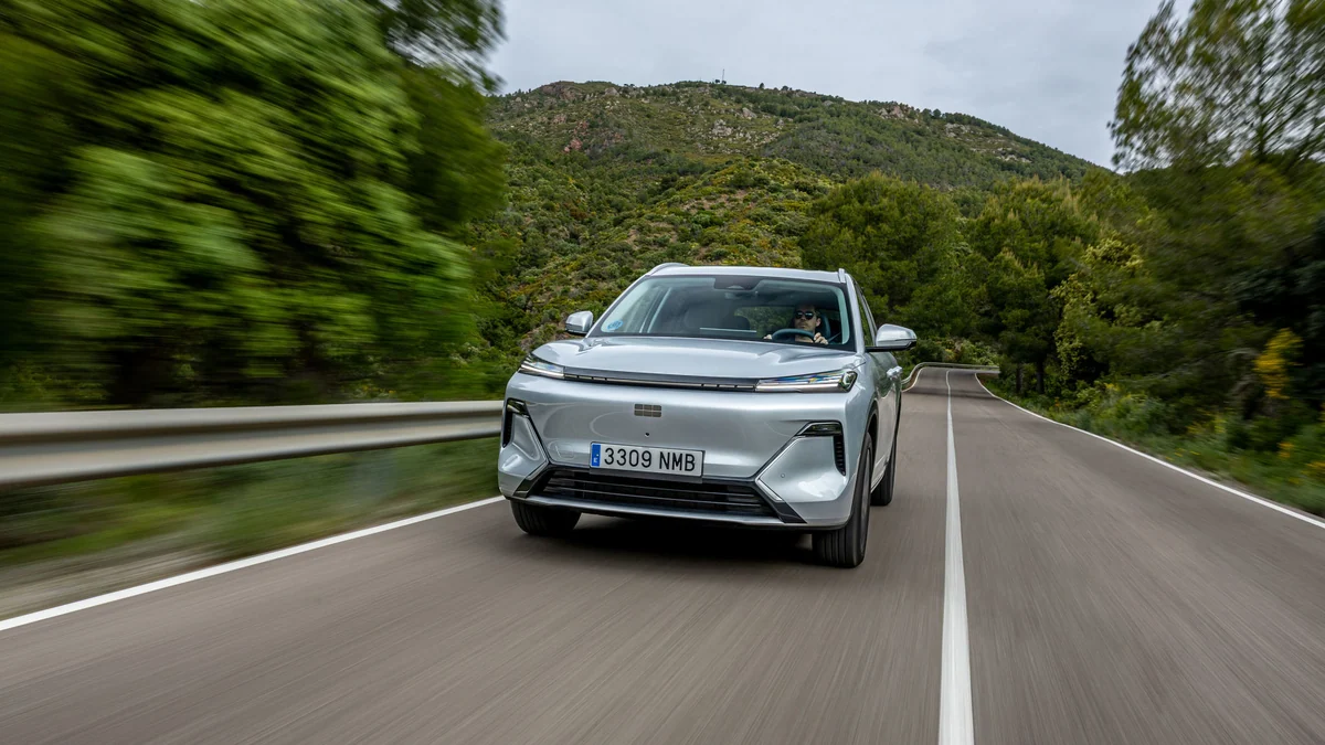 Ford y Geely cierran un acuerdo para fabricar coches eléctricos en Valencia
