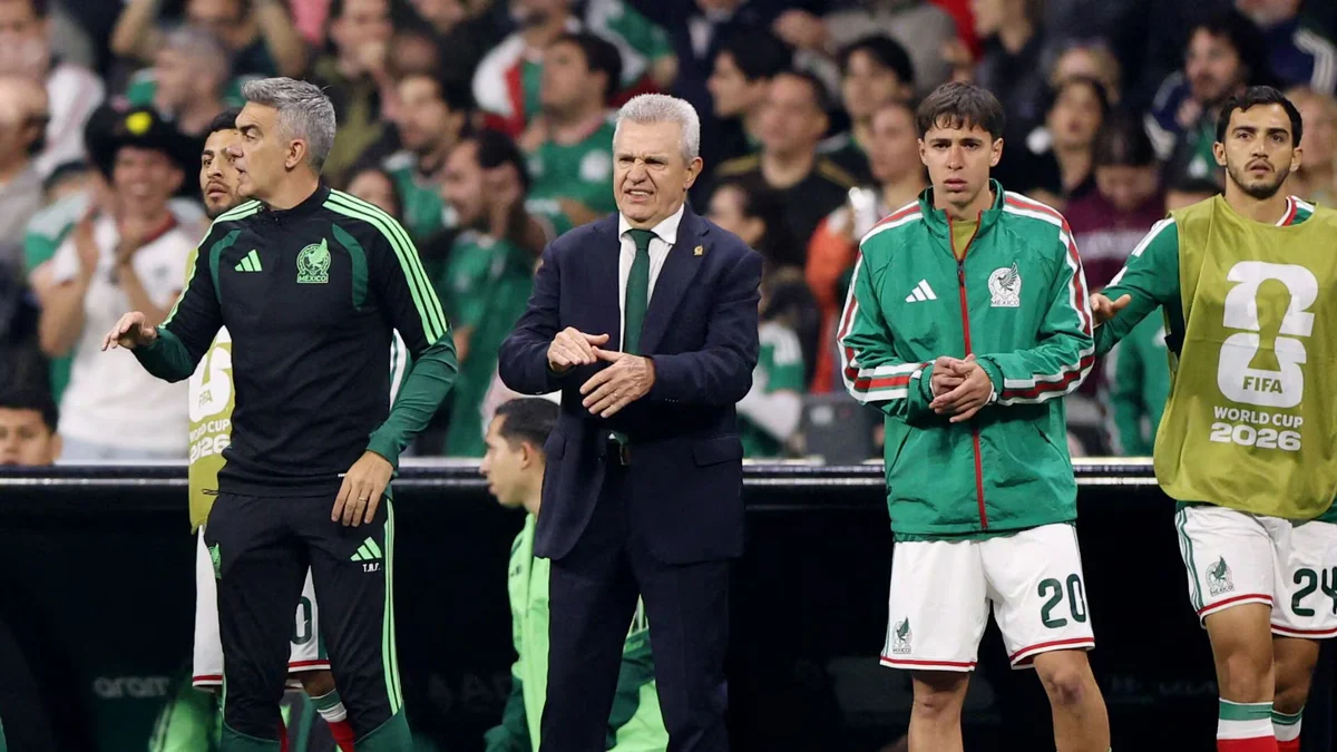 Afición alaba al Vasco Aguirre pero sale molesta des estadio tras la eliminación de México ante Inglaterra: “Lo amamos muchísimo”