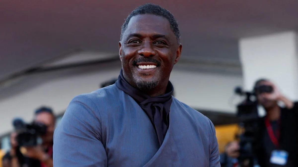 Idris Elba habla sin filtro sobre su cuerpo después de los 50 años y cómo combate el aumento de peso