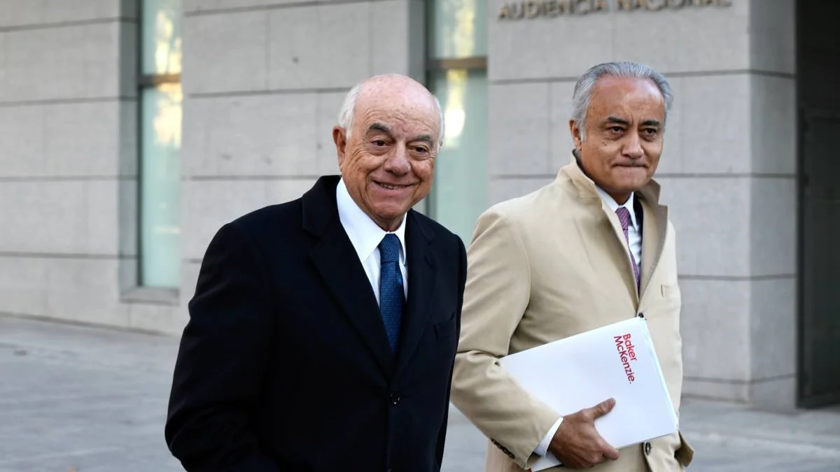 Abren juicio oral al BBVA, a su ex presidente Francisco González y a otras 14 personas por los encargos al comisario Villarejo