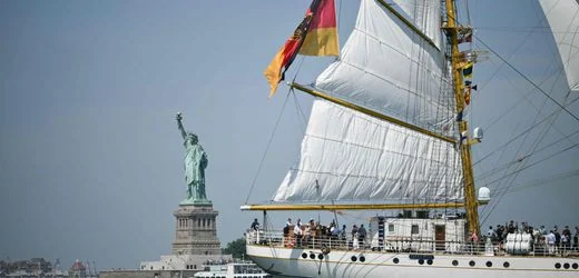 »Gorch Fock«: Segelschulschiff gewinnt »Five Sisters Trophy«-Regatta von New York nach Boston
