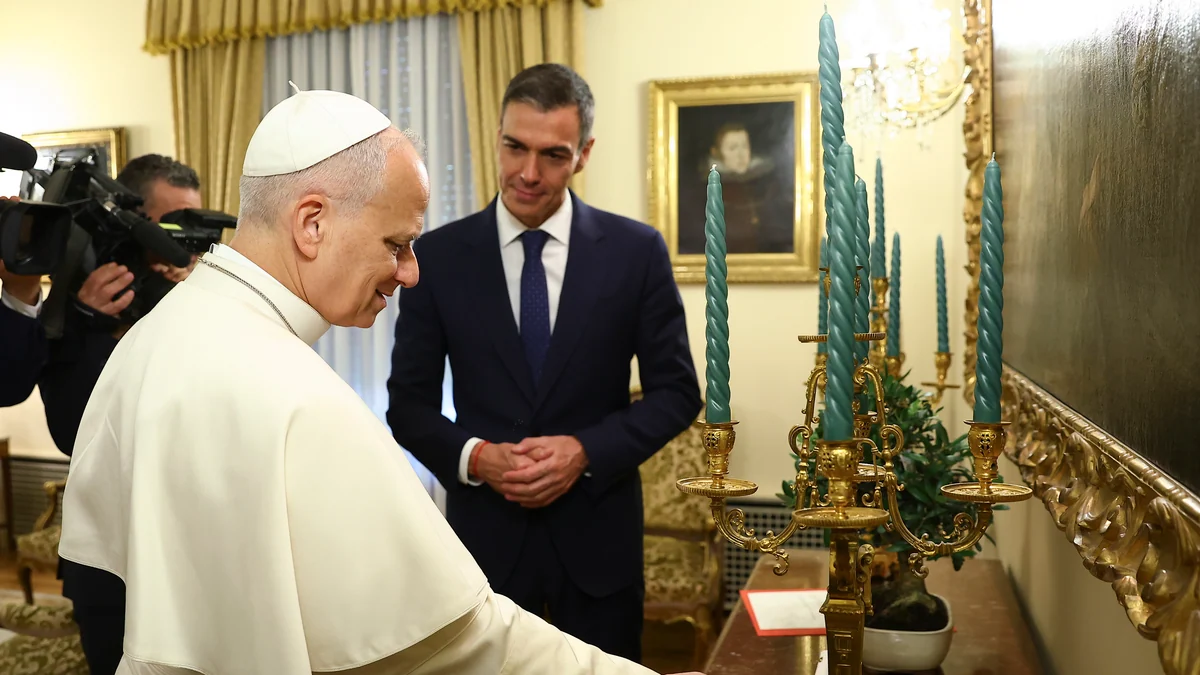 Sánchez aprovecha la visita del Papa para relanzar a Ángel Víctor Torres en Canarias: 'presidirá' seis actos por delante de Clavijo