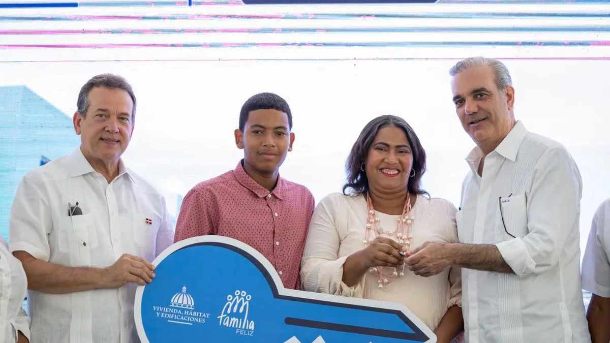 Gobierno dominicano entregó más de 100 apartamentos en Boca Chica, el 58% de los títulos a mujeres