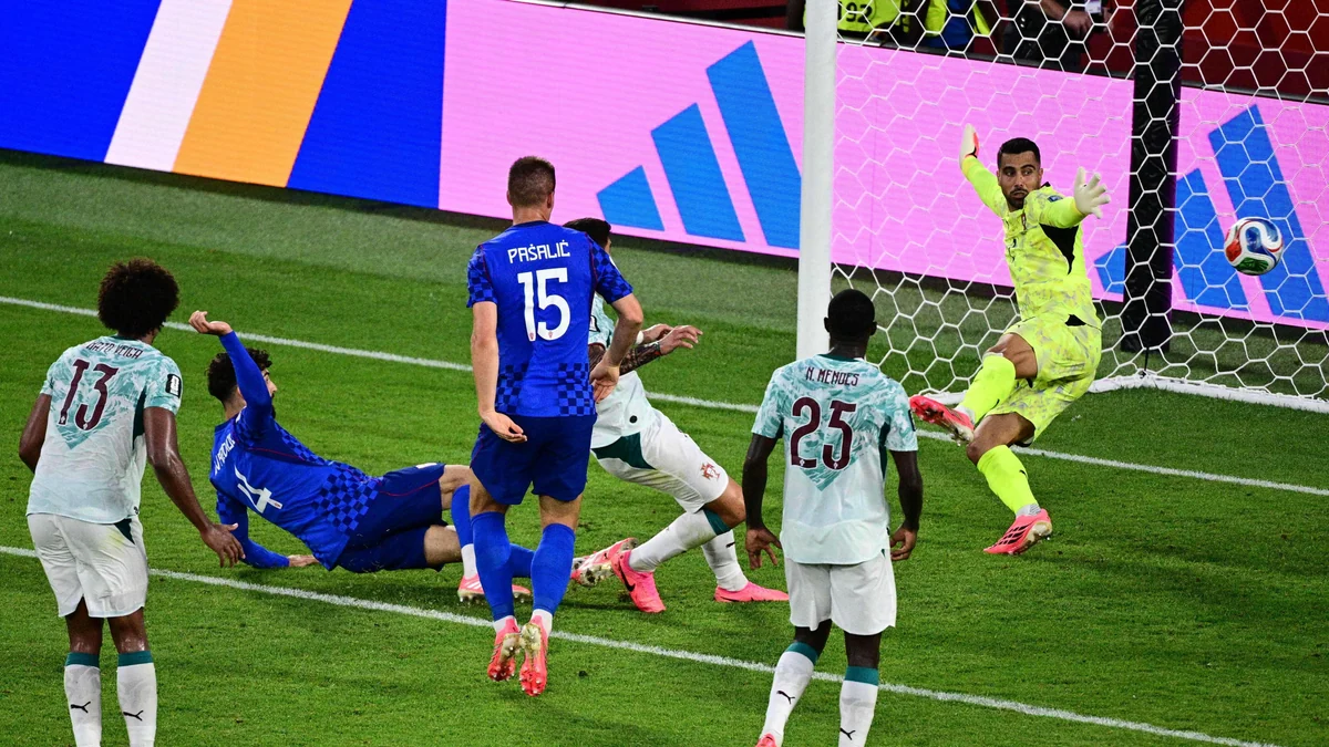 Mondiali, chi ci guadagna davvero dal grande affare, il pubblico paga e la Fifa incassa