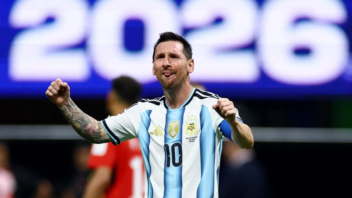 Messi, rigore sbagliato, assist, gol e lacrime: l’Argentina ribalta l’Egitto (3-2) e vola ai quarti