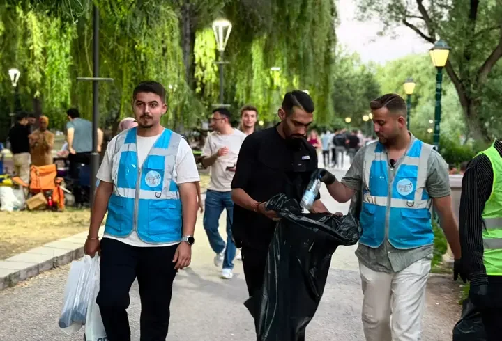 AK Parti Odunpazarı Gençlik Kolları'ndan Kanlıkavak Parkı'nda çevre temizliği