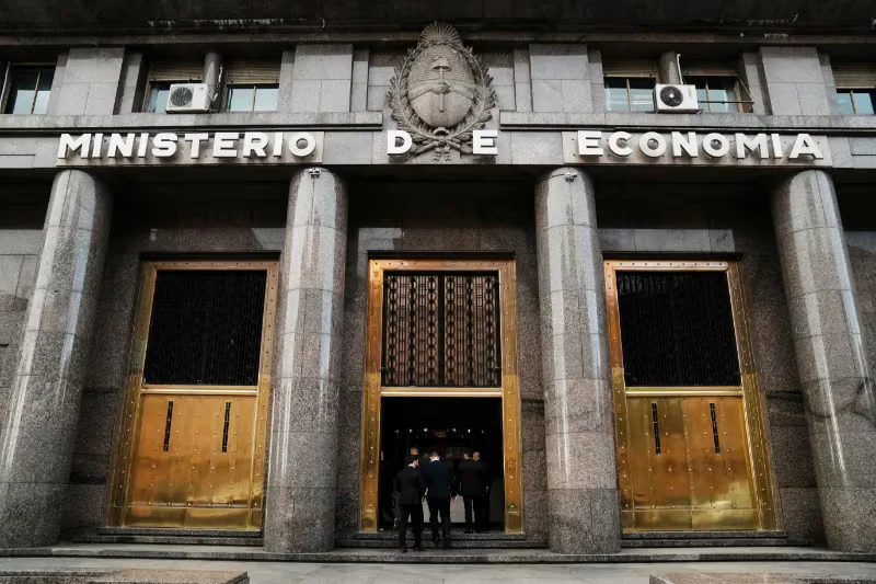 Motosierra 2026: en lo que va del año, los ministerios ahorraron el triple de lo que había pedido Milei