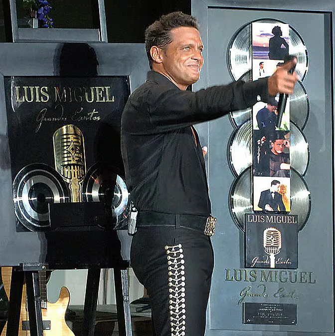 Luis Miguel rompe récord de reproducciones con ‘Ahora Te Puedes Marchar’, en medio de rumores sobre su estado de salud