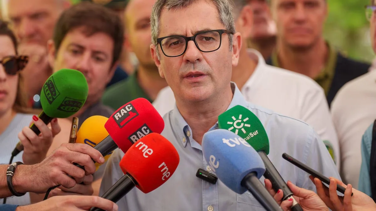 Bolaños califica la columna de Rajoy como "muy desafortunada" y critica que el PP ejerza "gamberrismo internacional"