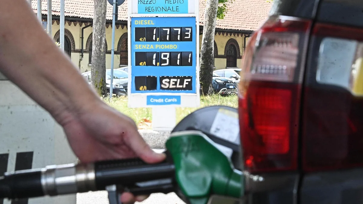 Carburanti, è corsa senza fine. Il governo non replica gli sconti