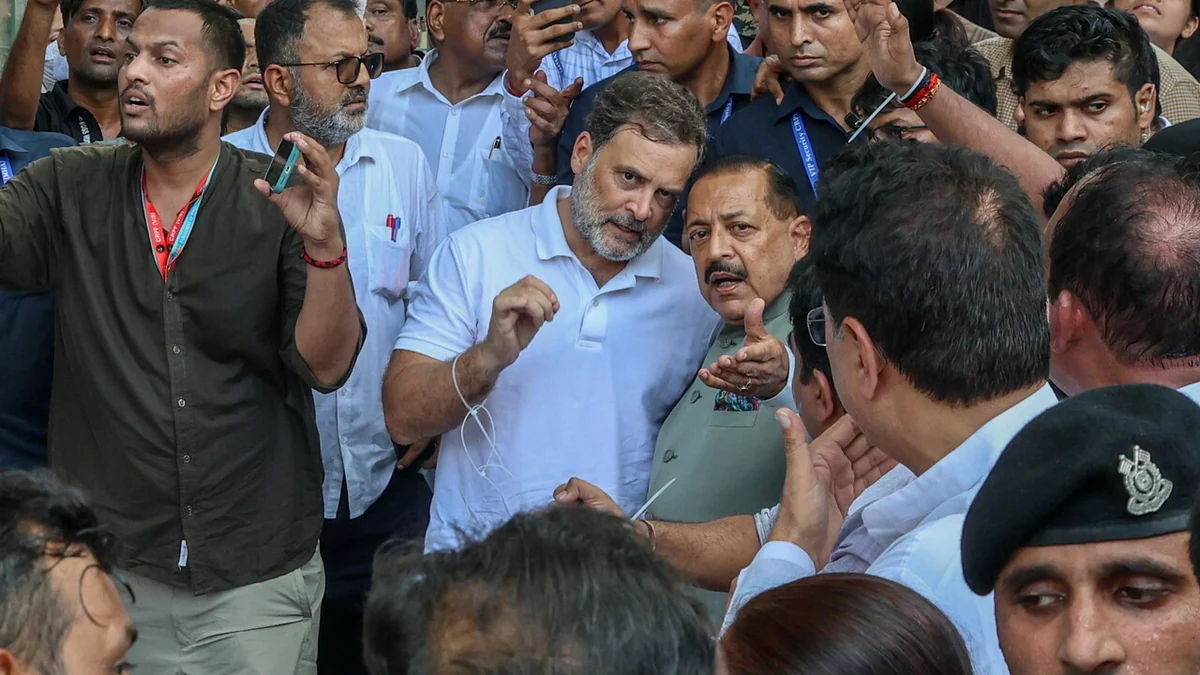 Rahul Gandhi fermato dalla polizia dopo le proteste