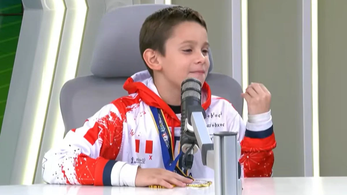 Fabio Bravo tiene nueve años, nació en Venezuela, vive en Lima y acaba de ser campeón mundial de matemáticas en Singapur por Perú