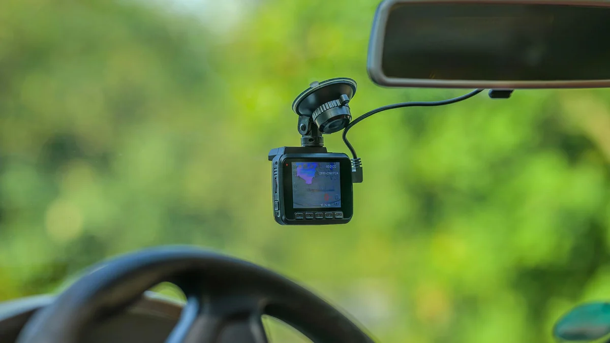 Mit Kamera im Straßenverkehr: Warum Dashcams umstritten sind