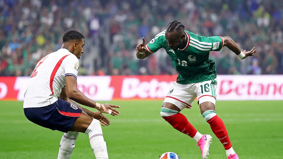 Julián Quiñones empata a Chicharito y al Matador Hernández como máximo anotador de México en Mundiales