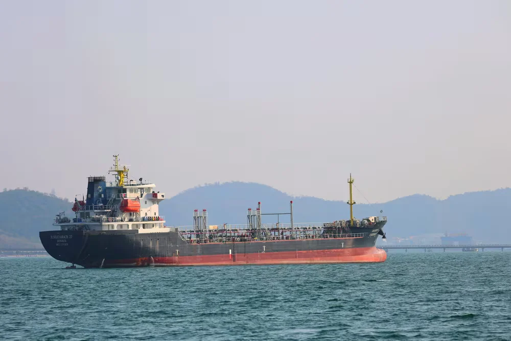 El tráfico marítimo en Ormuz cae a la mitad tras el nuevo bloqueo naval