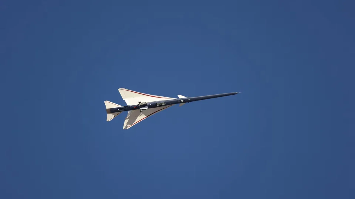El avión X-59 de la NASA rompió la barrera del sonido en un vuelo experimental