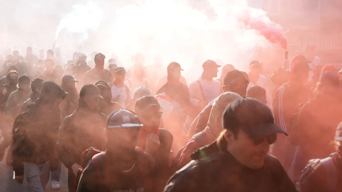 Polizei teilt mit: Gewalt gegen Reporter bei Anti-AfD-Protest: Verdächtige identifiziert