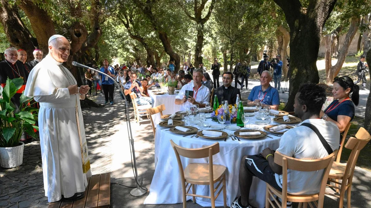 Il pranzo del Papa con 200 persone fragili: “Sono venuto senza discorso ma con fame di giustizia”