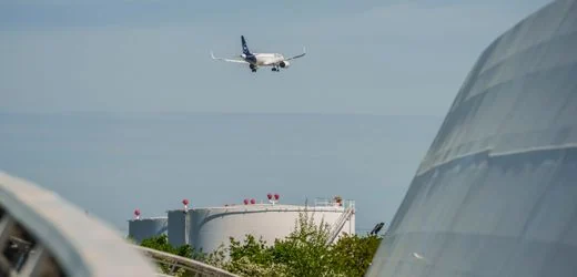 Kerosin-Mangel: Luftfahrt und Reiseveranstalter sehen keine Gefahr für Sommerflüge
