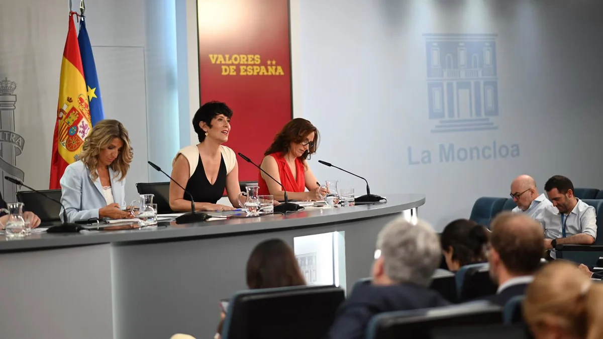 El Gobierno mantiene su confianza en Zapatero y evita valorar las "distintas versiones" de imputados en Plus Ultra