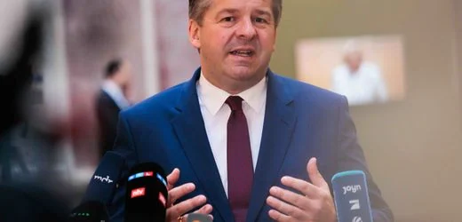 Unter Druck der AfD-Umfragewerte: Sachsen-Anhalts Ministerpräsident will Bürgergeldempfänger noch stärker unter Druck setzen