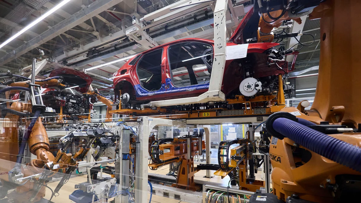 El sector español del automóvil hunde un 56% su beneficio y pierde 3.200 empleos