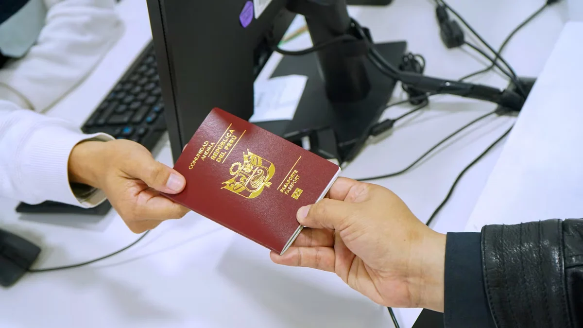 Migraciones suspende la emisión de pasaportes por mantenimiento de la plataforma del Reniec
