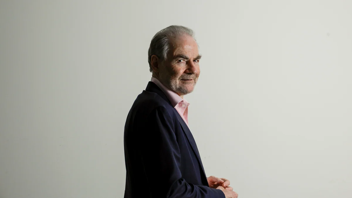 Timothy Garton Ash: "Europa nunca se había enfrentado a un triple desafío tan enorme: militar por parte de Rusia, político por parte de EEUU y económico por parte de China"