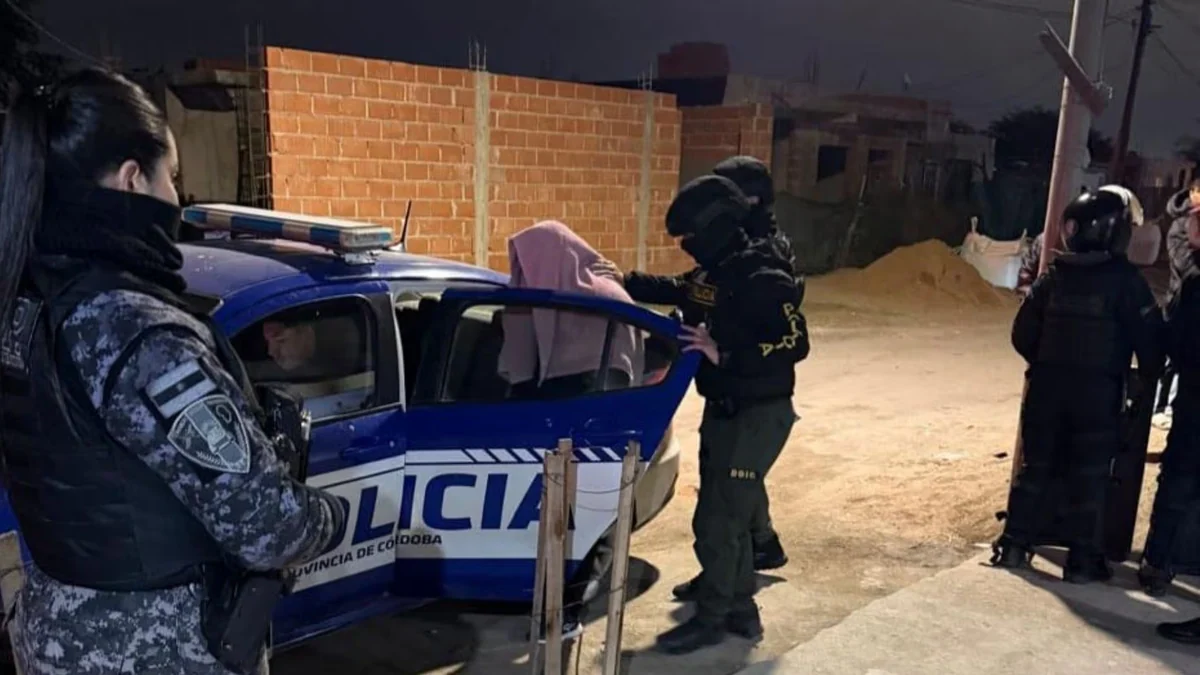 Captaban a sus víctimas por una app de citas y les robaban: cayeron cinco viudas negras que operaban en Córdoba