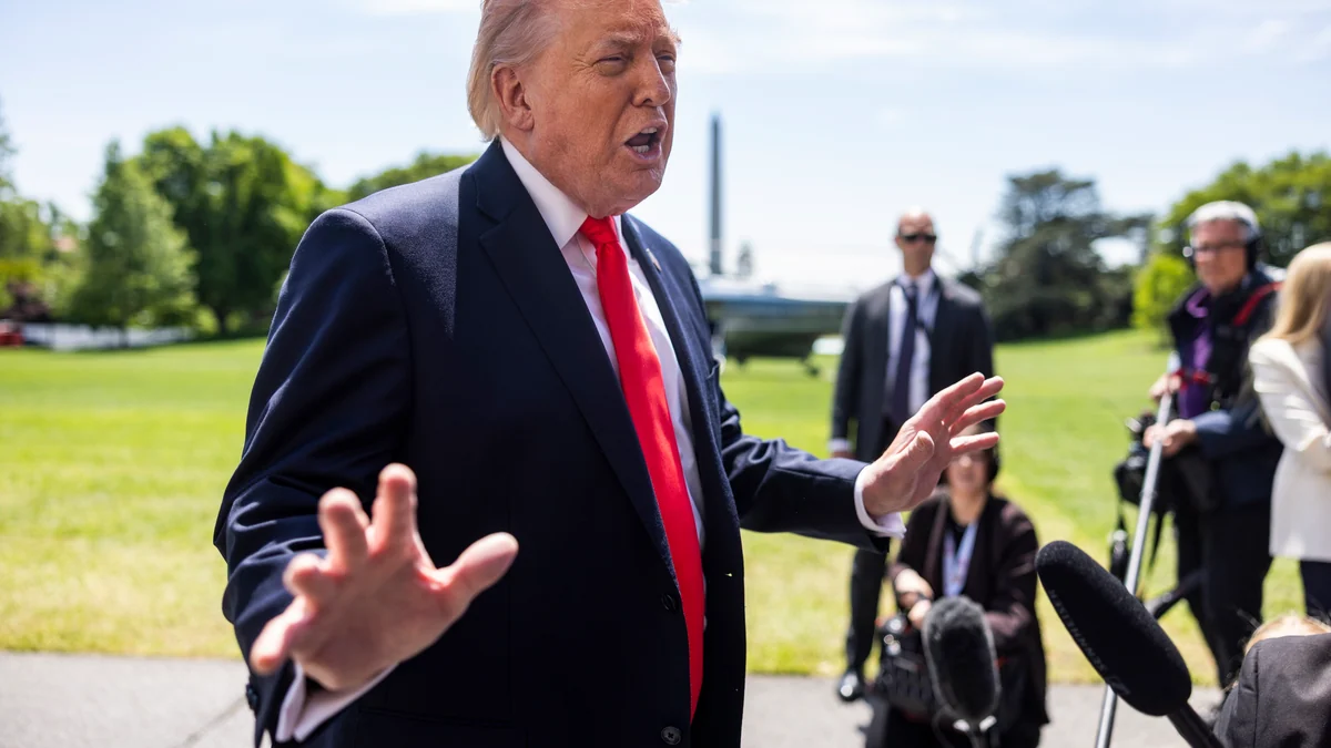 Trump amenaza con que hay "mil misiles armados y preparados" para lanzar contra Irán en caso de que el régimen intente asesinarlo