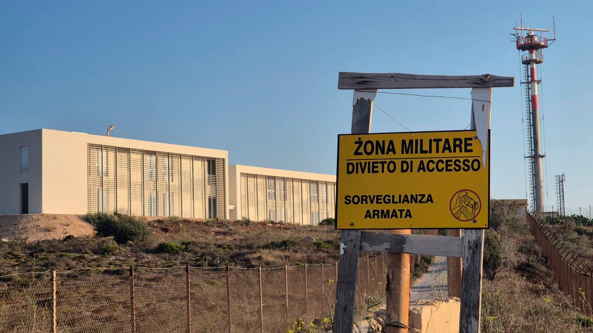 Lampedusa, de símbolo de acogida a isla de expulsión de inmigrantes