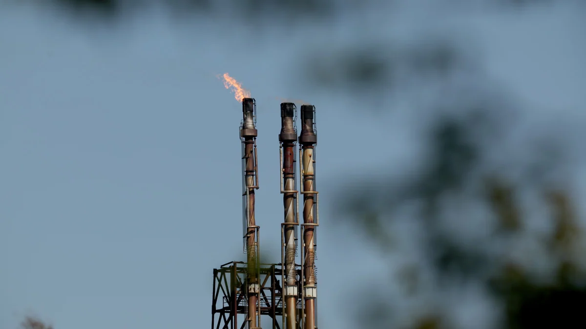 El petróleo vuelve a subir por la escalada militar en Medio Oriente y el bloqueo del estrecho de Ormuz