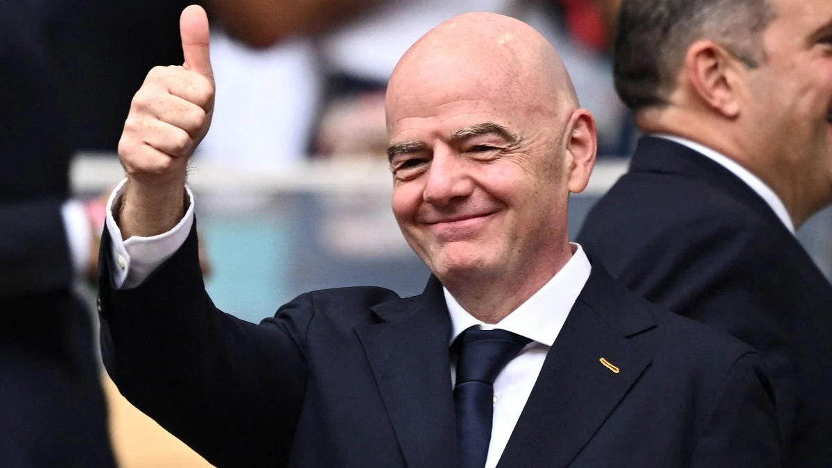 Teurer WM-Finalrasen: Schrottwichteln mit Gianni Infantino