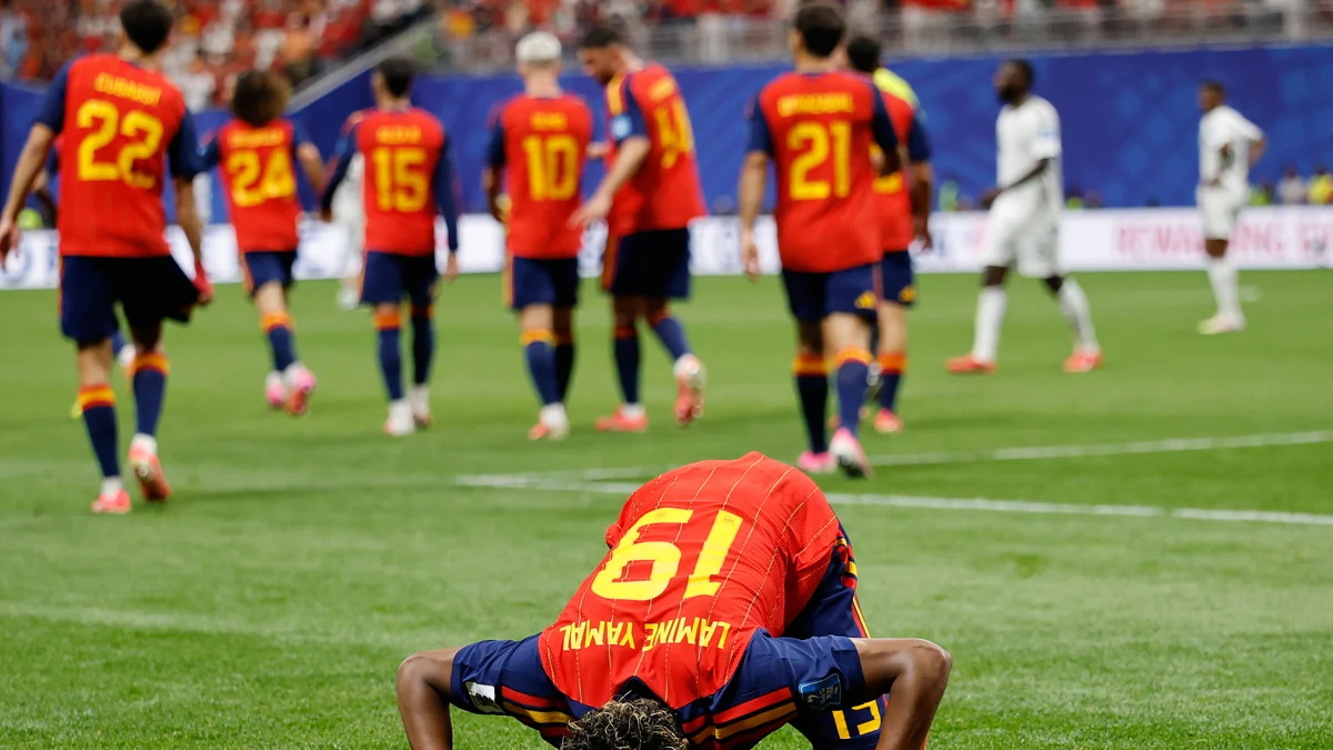 Lamine Yamal iguala la precocidad de Pelé y avisa: "Ya estamos aquí, hemos llegado"